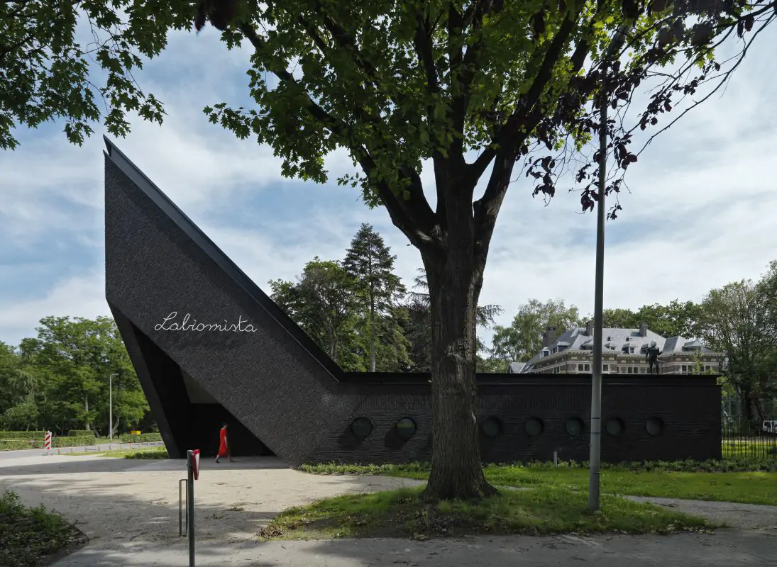 Antracit_Klinker_Fasadne_Cigle_Nova_Brick-2