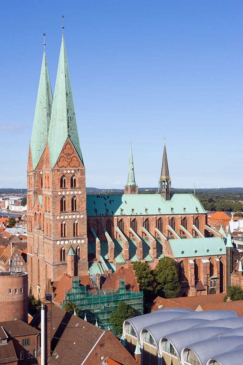 Luebeck-St_Marien_vom_Turm_von_St_Petri_aus_gesehen-20100905